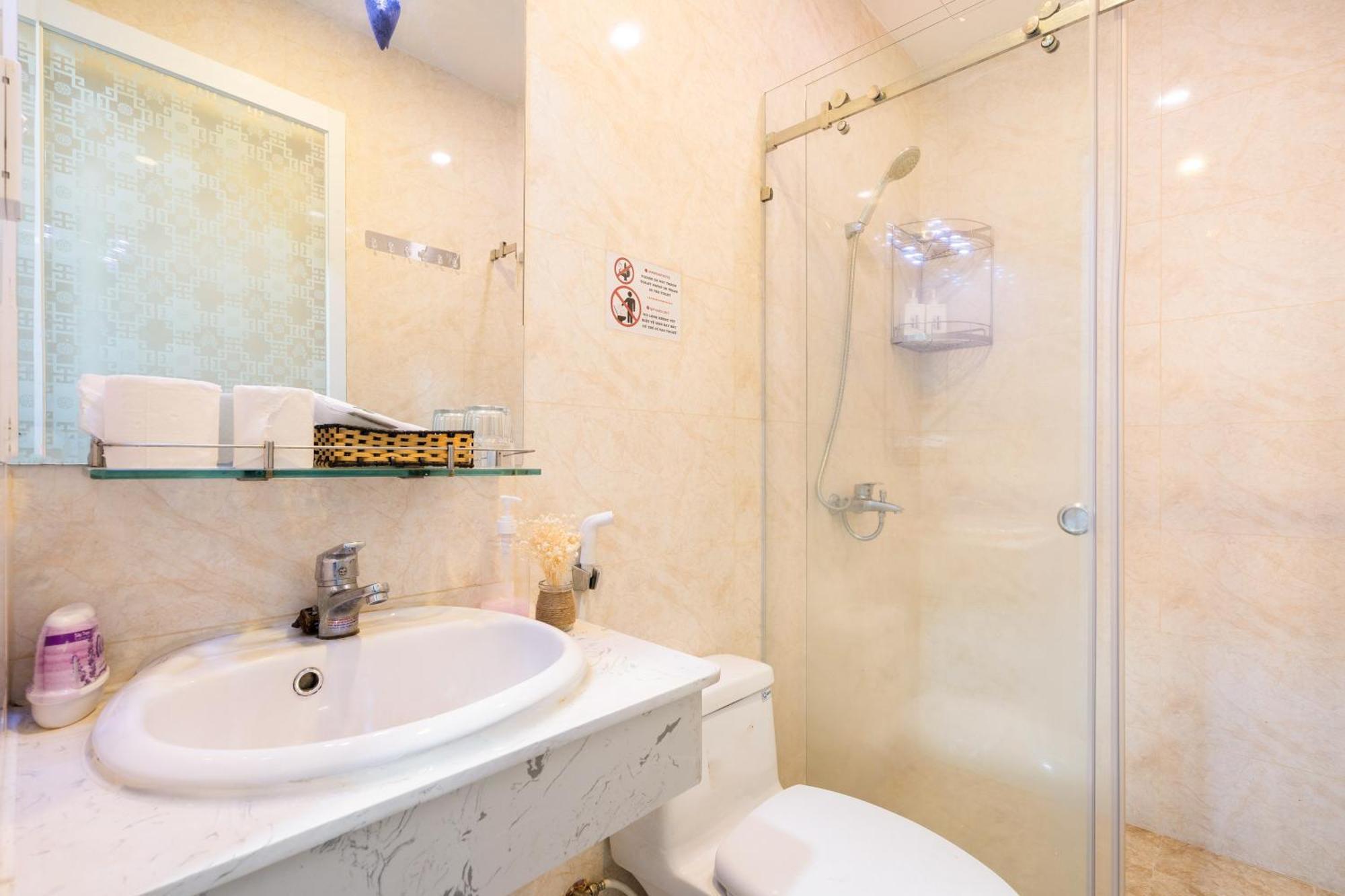 Khách sạn hẻo lánh Cozy Near Buivien Street TP. Hồ Chí Minh