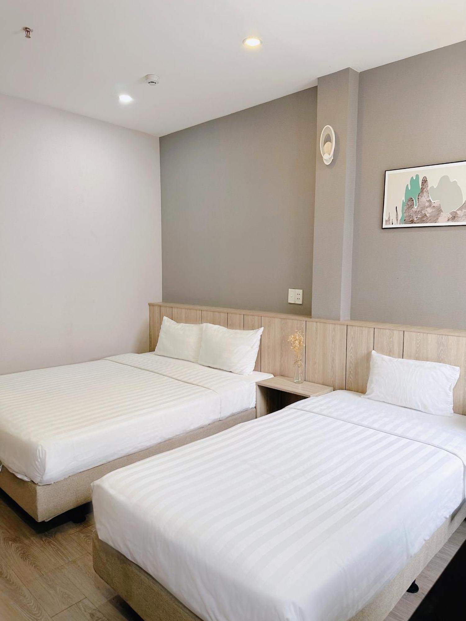 Khách sạn hẻo lánh Cozy Near Buivien Street 3*