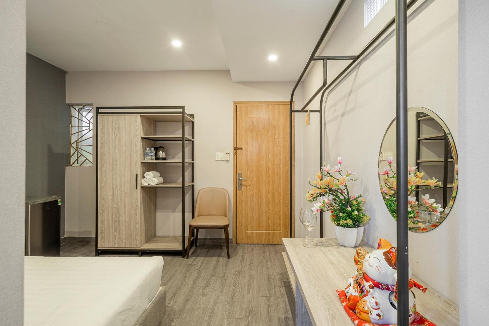 Khách sạn hẻo lánh Cozy Near Buivien Street TP. Hồ Chí Minh